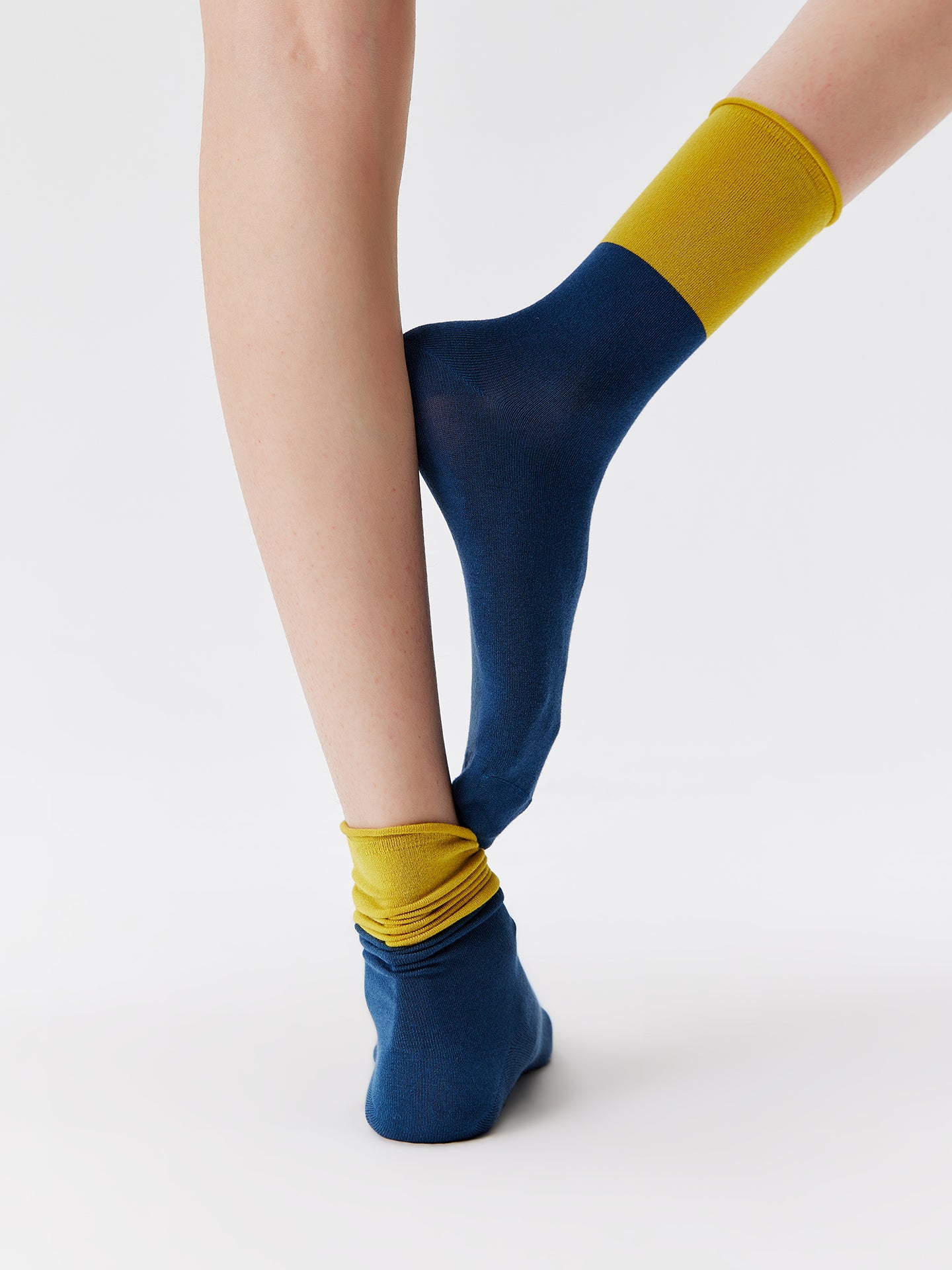 Contrast Trim Silk Blend Crew Socks