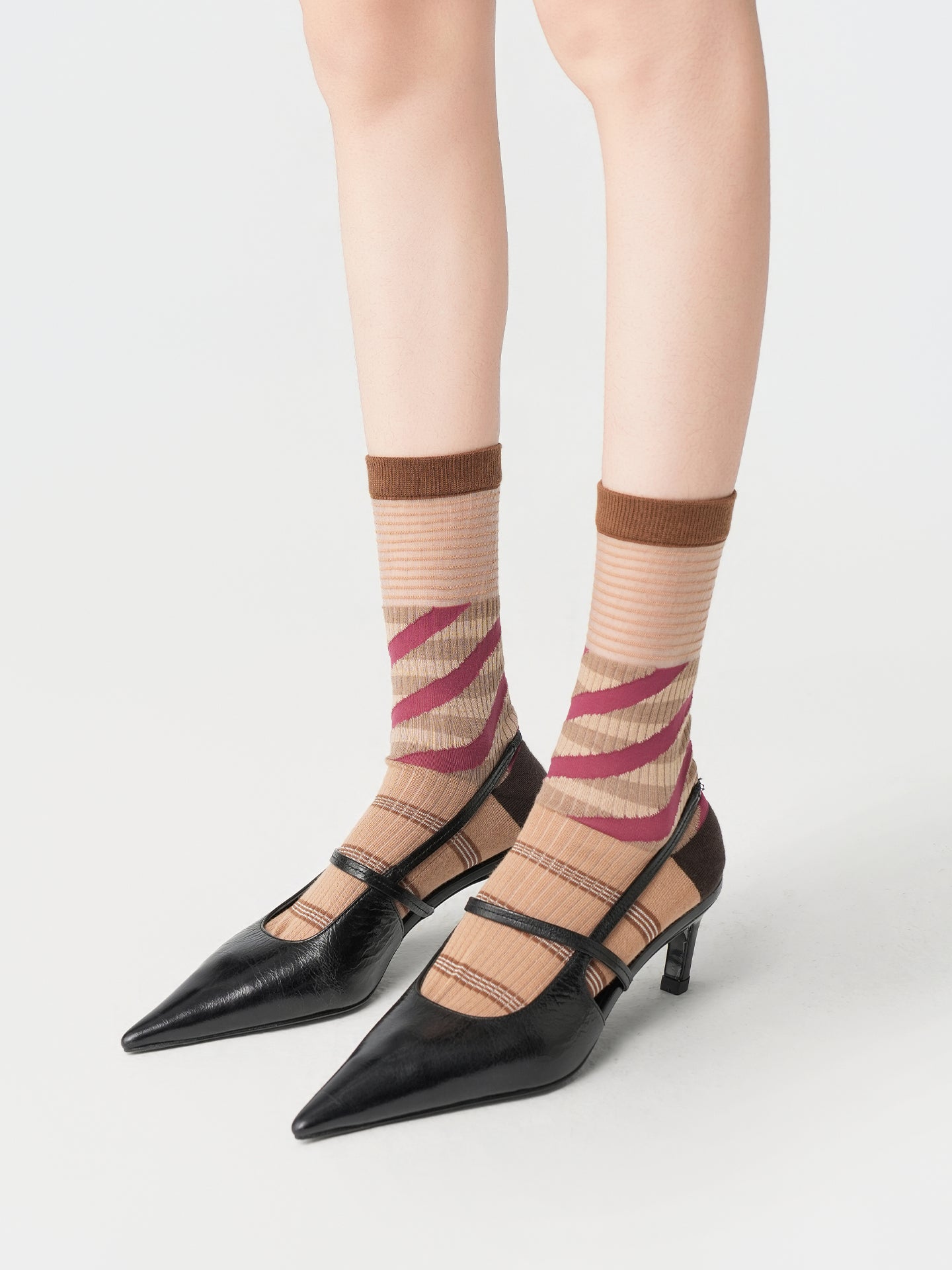 Diagonal Stripe Crew Socks