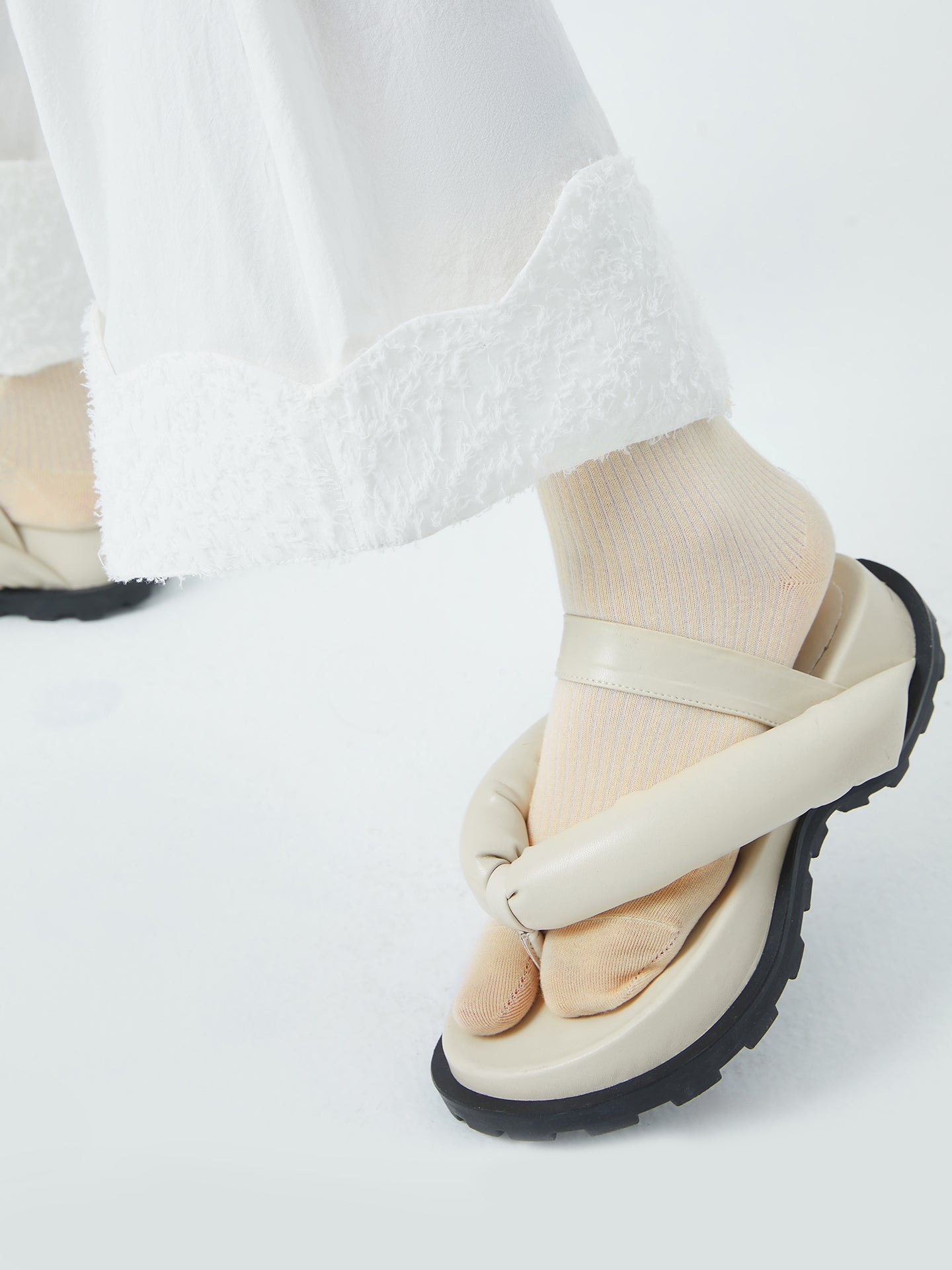 Contrast Color Tabi Crew Sock