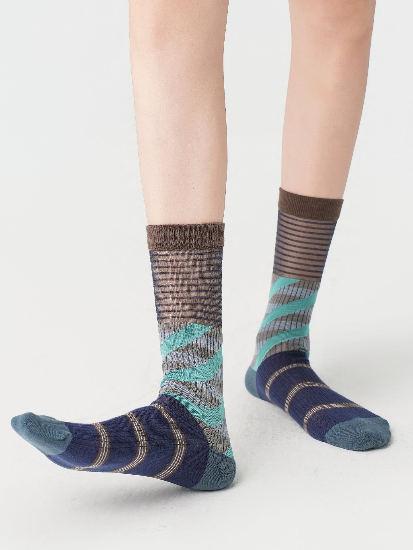 Diagonal Stripe Crew Socks