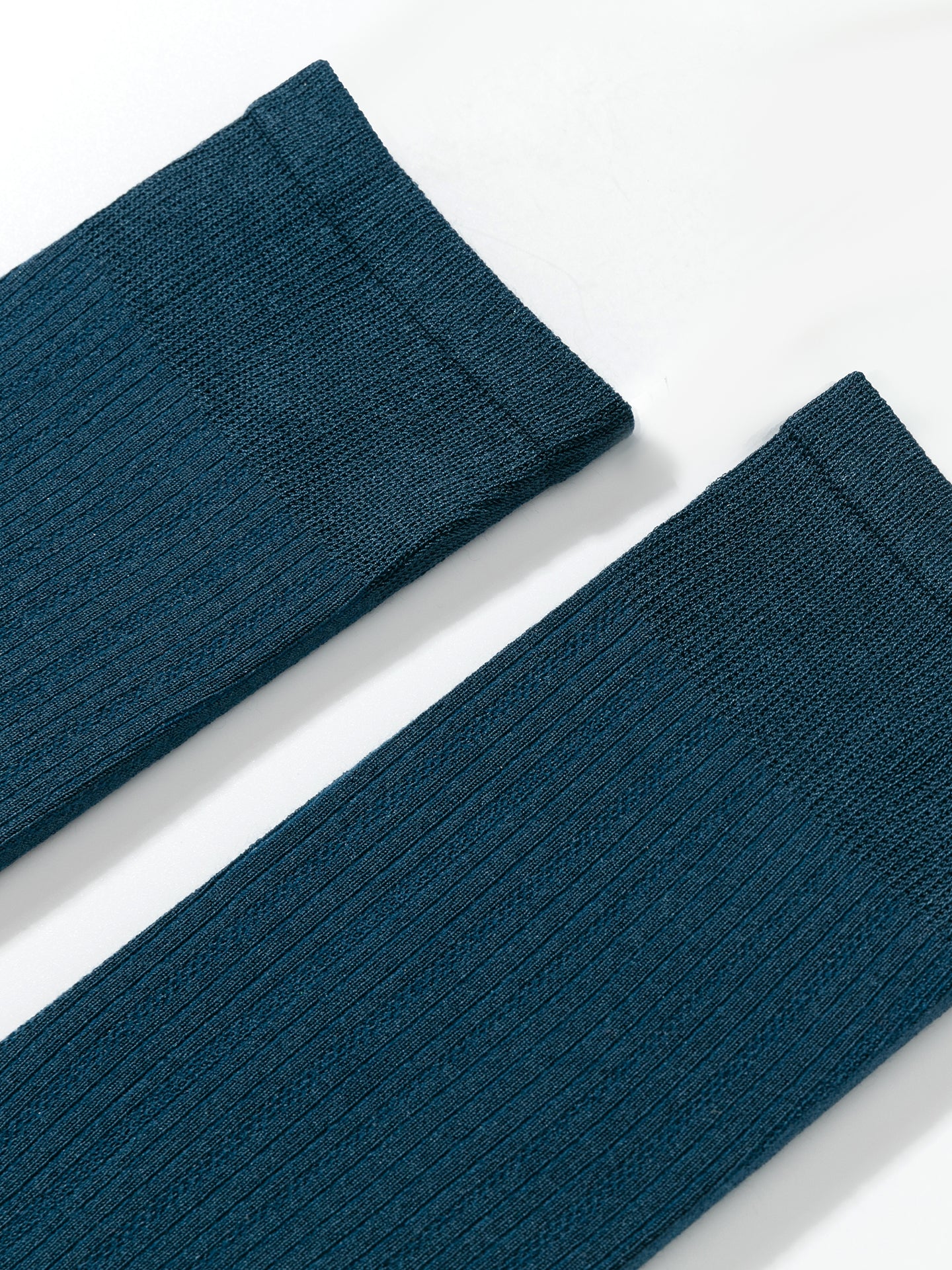 Chain Pattern Silk Blend Crew Socks