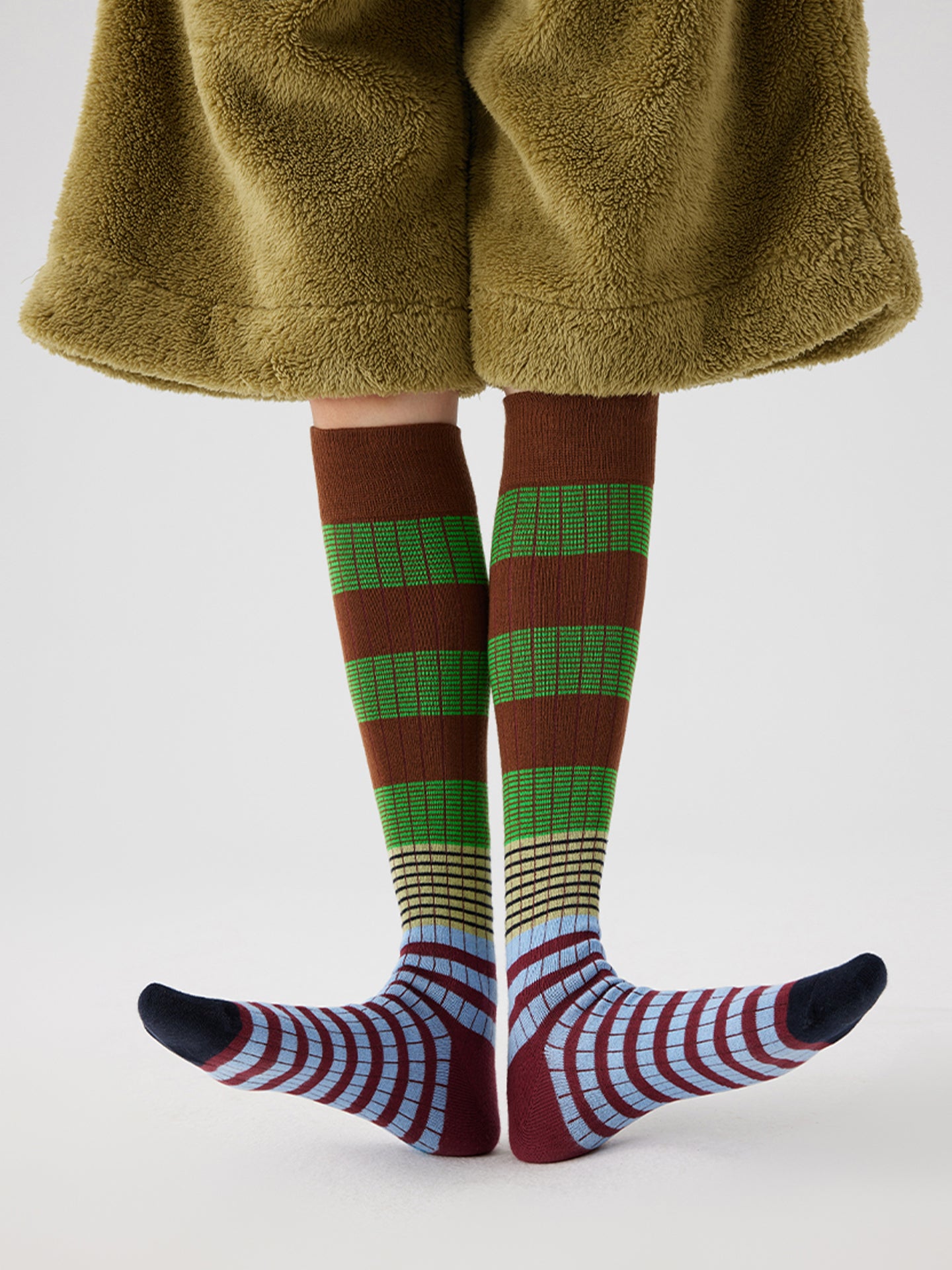 Color Clash Calf Socks Box