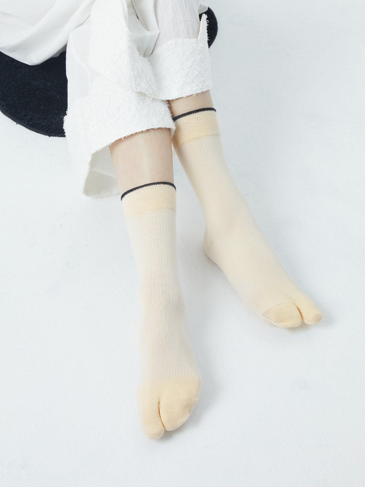 Contrast Color Tabi Crew Sock