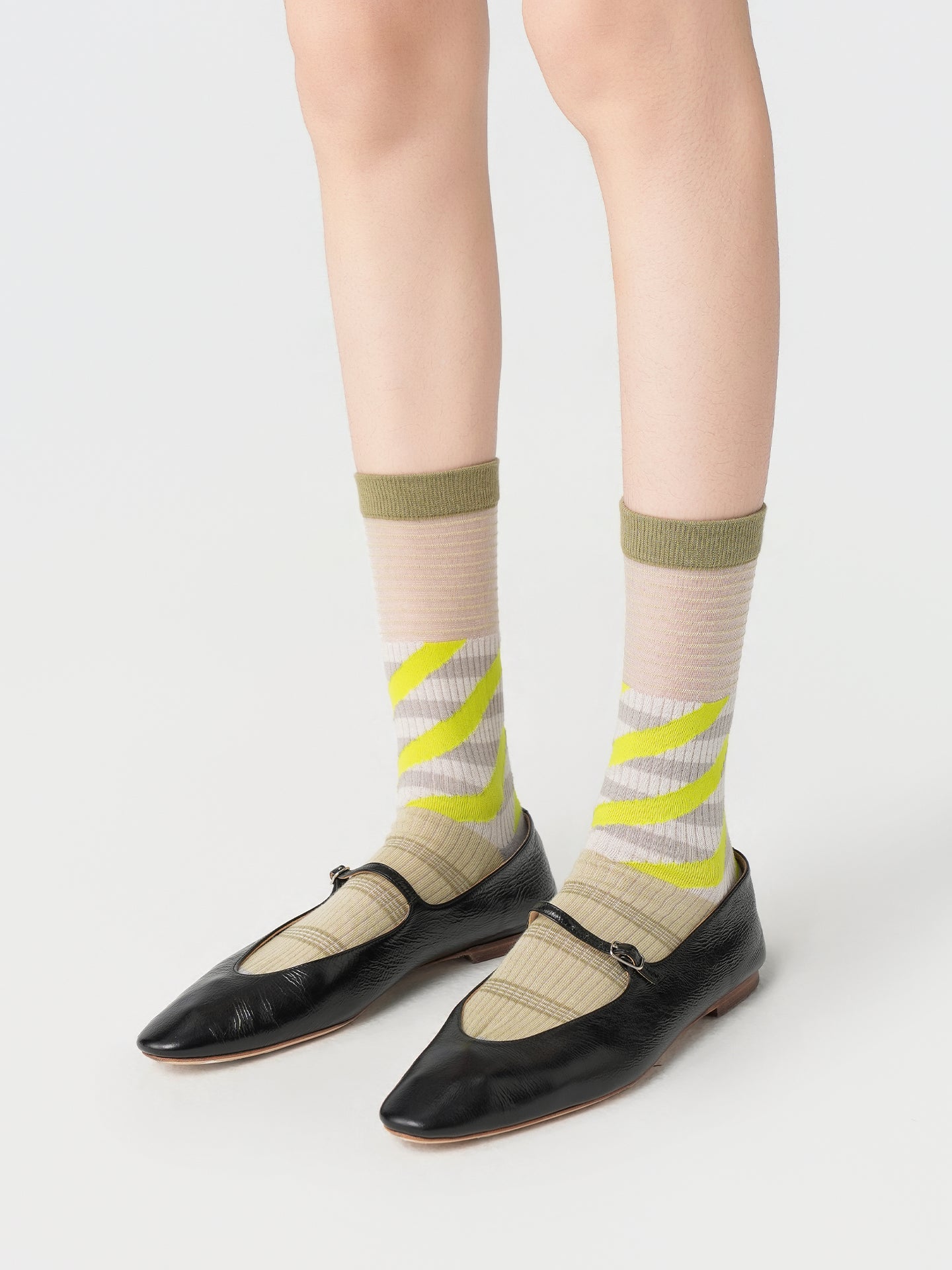 Diagonal Stripe Crew Socks