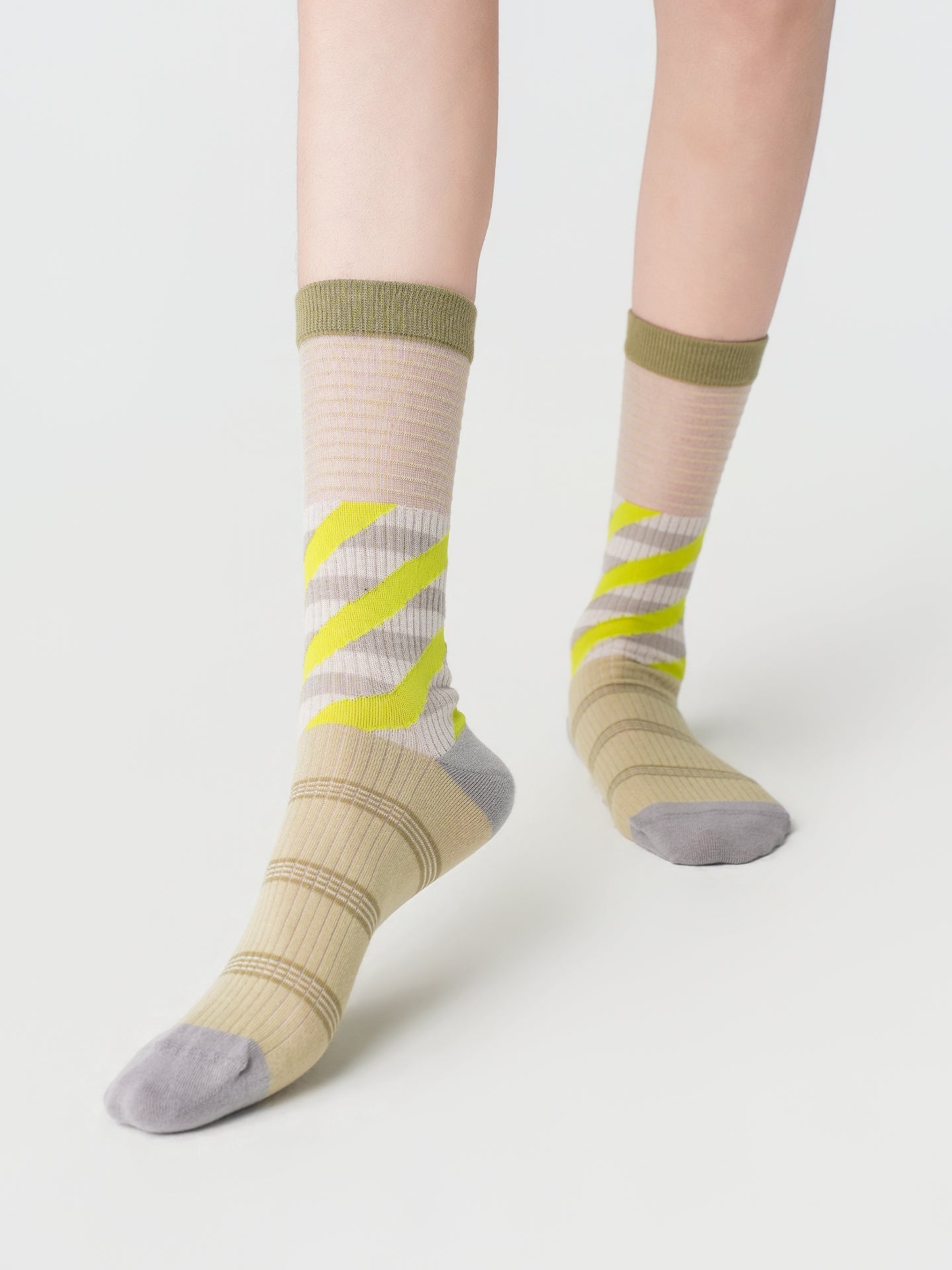 Diagonal Stripe Crew Socks