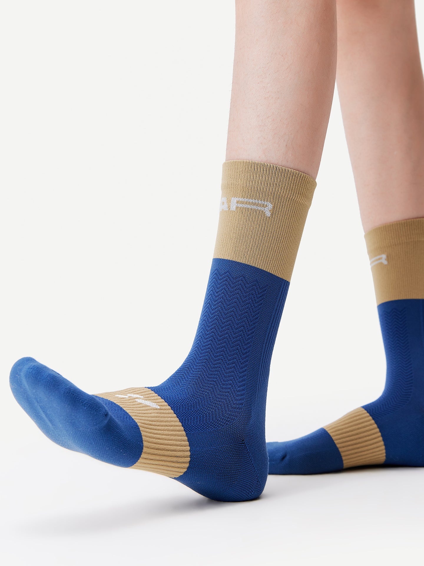 Contrast Color Sport Crew Sock